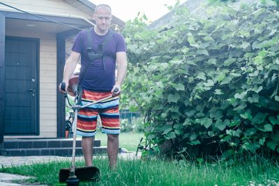 D&C lawn care team working on a Columbus Ohio yard
